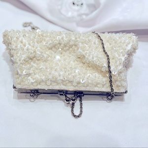 🎉💋🔒La Regale White Sequin Handbag with Kiss lock and metal strap